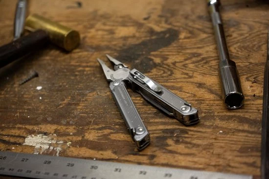 Leatherman Free P2 Multitool - 19 Functies - RVS - Zilver - Nylon Etui 18 Leatherman Free P2 Multitool - 19 Functies - RVS - Zilver - Nylon Etui - Afbeelding 16