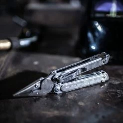 Leatherman Free P2 Multitool - 19 Functies - RVS - Zilver - Nylon Etui 37 Leatherman Free P2 Multitool - 19 Functies - RVS - Zilver - Nylon Etui -Stroller shop 550x367 18