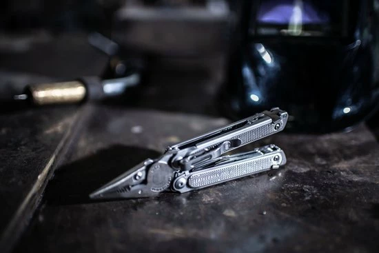 Leatherman Free P2 Multitool - 19 Functies - RVS - Zilver - Nylon Etui 17 Leatherman Free P2 Multitool - 19 Functies - RVS - Zilver - Nylon Etui - Afbeelding 15