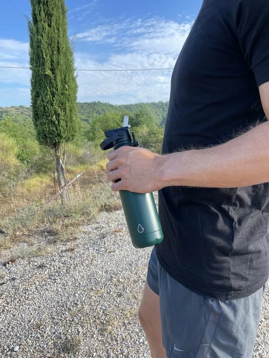 Wattamula Design Eco RVS Drinkfles - Mosgroen - Extra Dop Met Rietje En Carrier - 500 Ml - Waterfles - Thermosfles - Sport 7 Wattamula Design Eco RVS Drinkfles - Mosgroen - Extra Dop Met Rietje En Carrier - 500 Ml - Waterfles - Thermosfles - Sport - Afbeelding 5